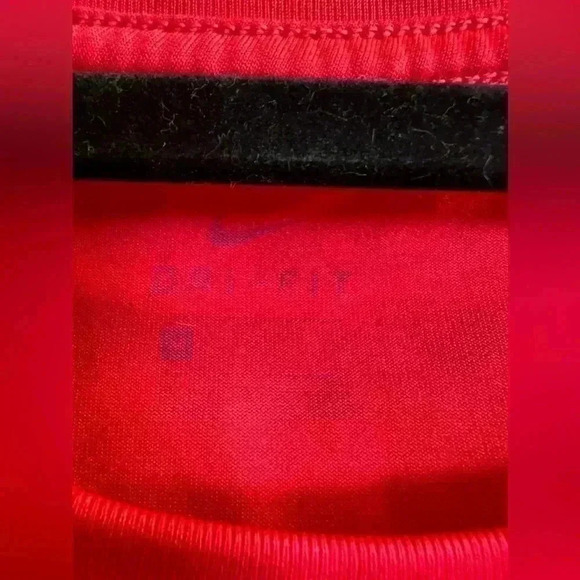 Nike short sleeve dri-fit top - Picture 3 of 6